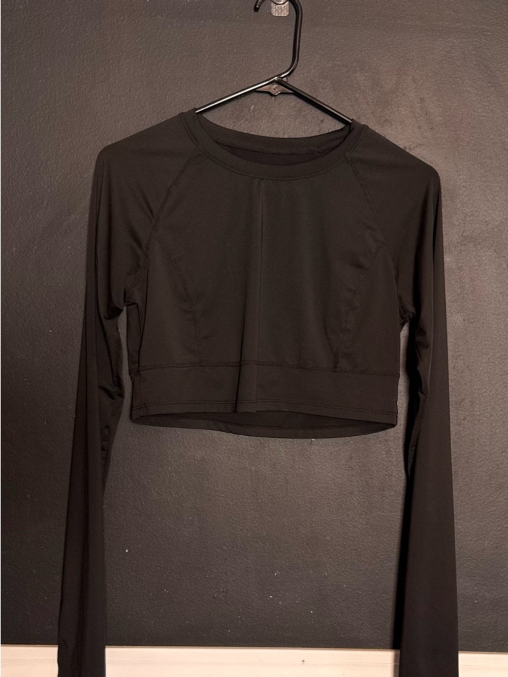 HALARA Black Long-Sleeve Crop Top